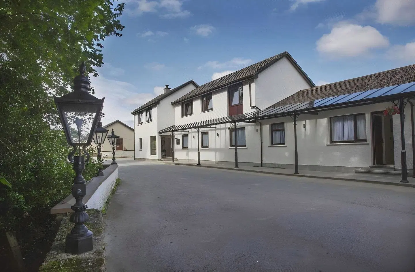 The Skye Inn EXTERIOR