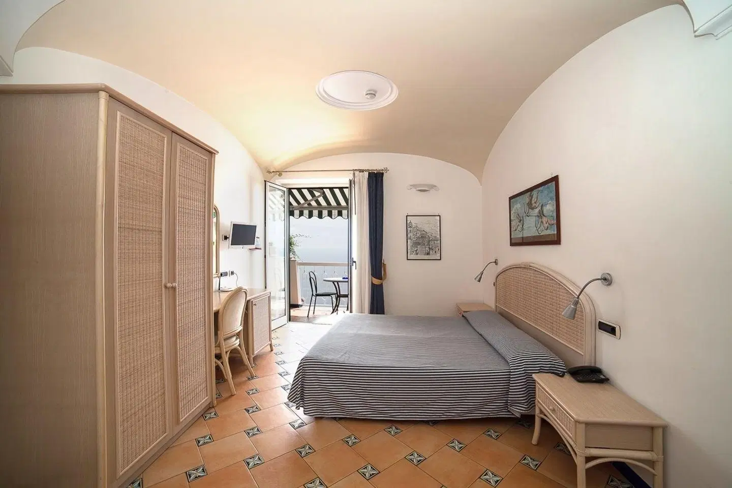 Bellevue Suite ROOM_EXAMPLE