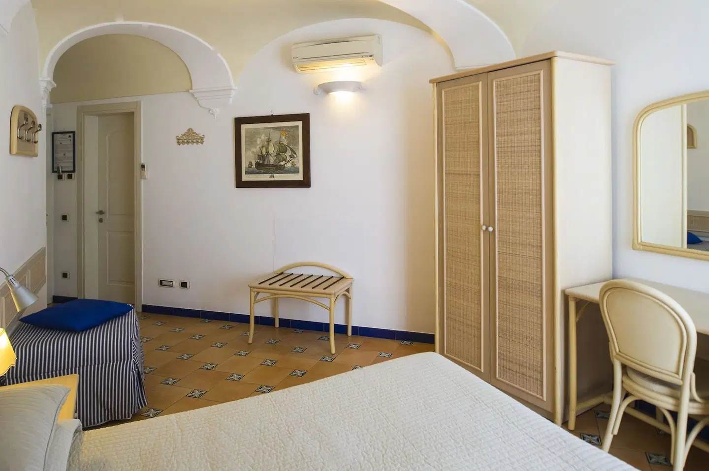 Bellevue Suite ROOM_EXAMPLE