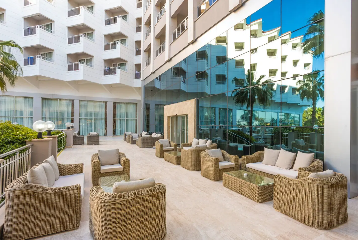 Terrace Beach Resort Terrasse