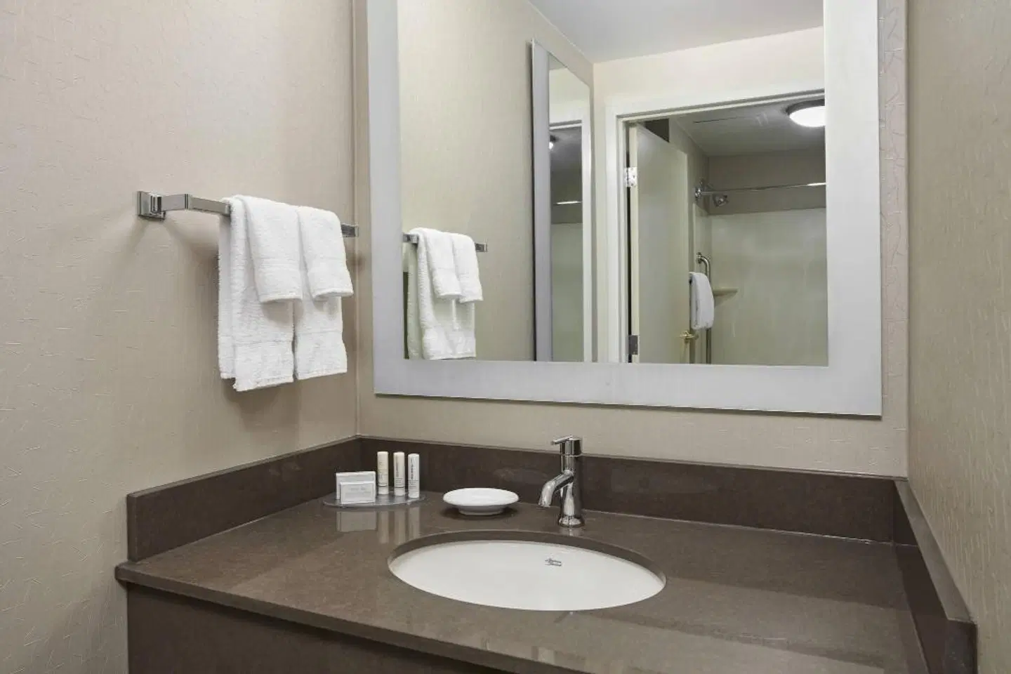 SpringHill Suites Chicago Schaumburg Badezimmer