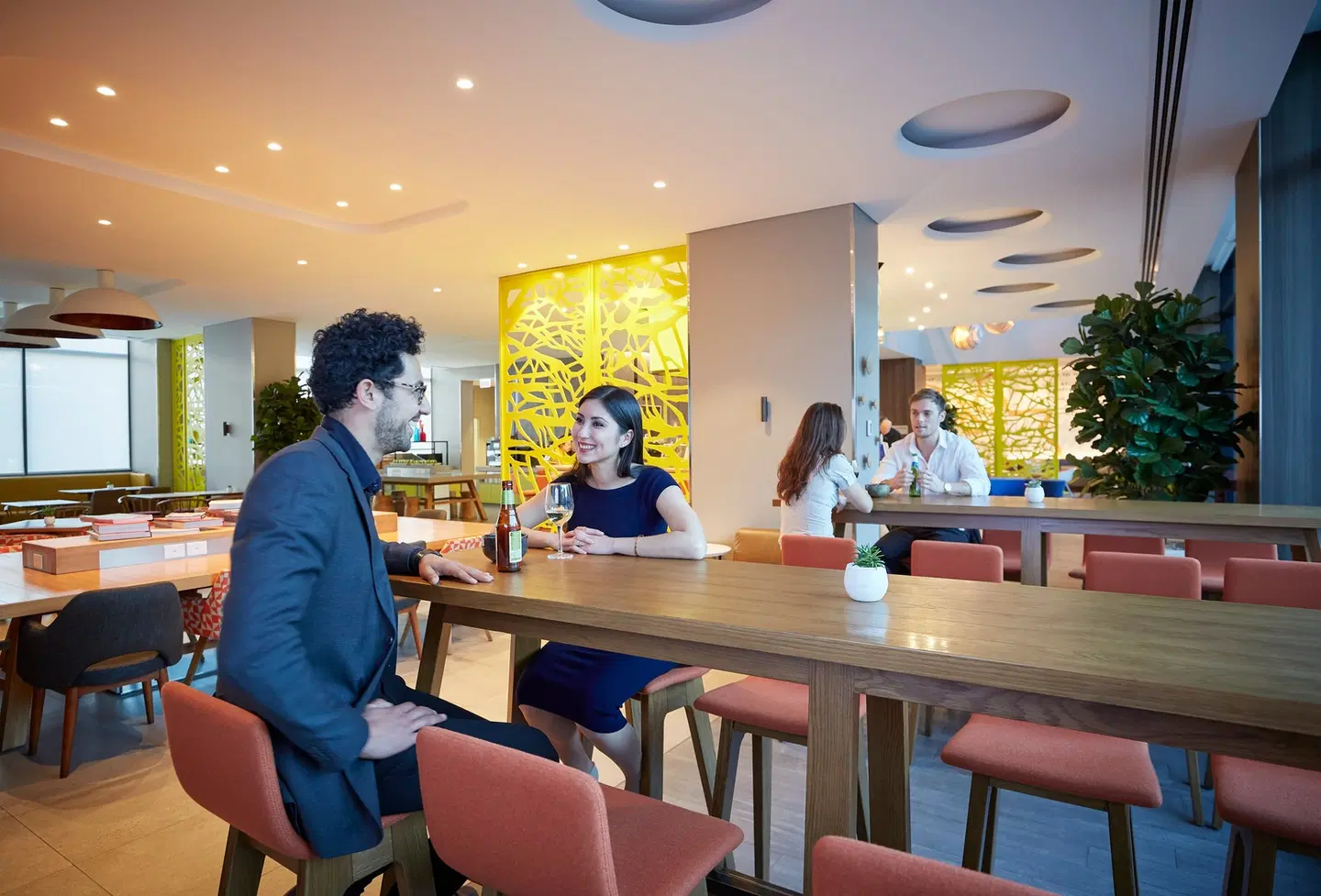 Holiday Inn Express Sydney Macquarie Park by IHG Bar