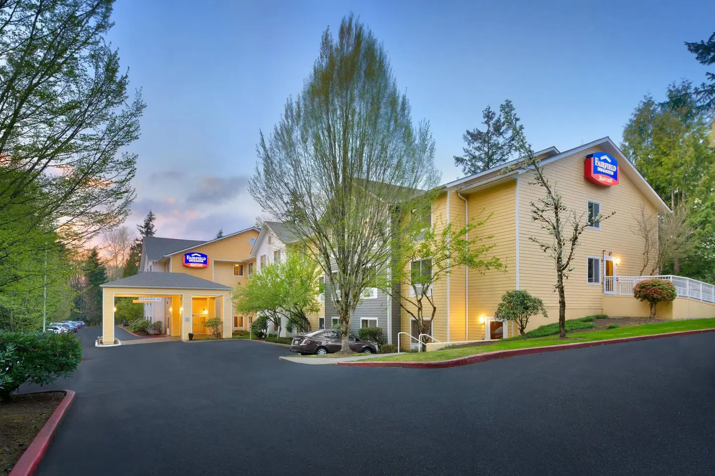 Fairfield by Marriott Inn & Suites Seattle Bellevue/Redmond EXTERIOR