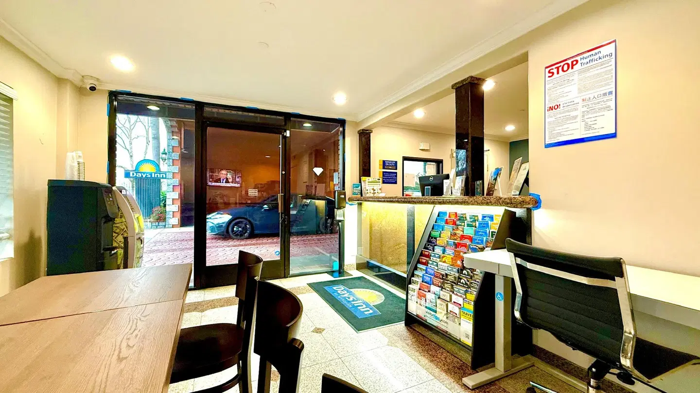 Days Inn by Wyndham Los Angeles LAX/Redondo & Manhattan Bch LOUNGE_LOBBY