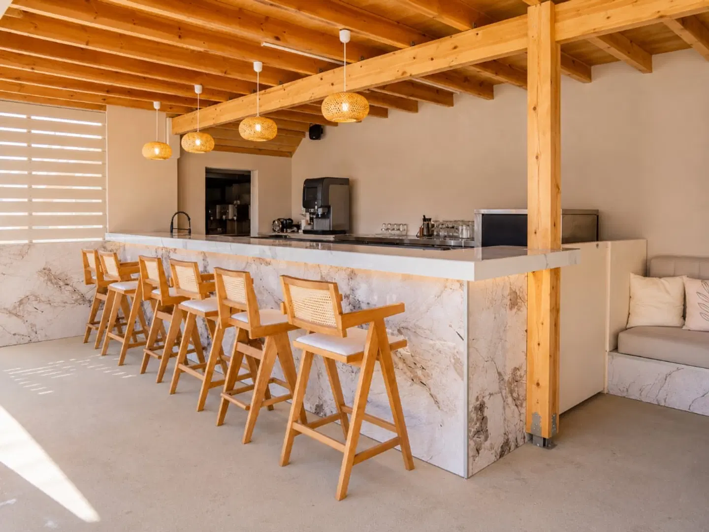 St Constantin Bar