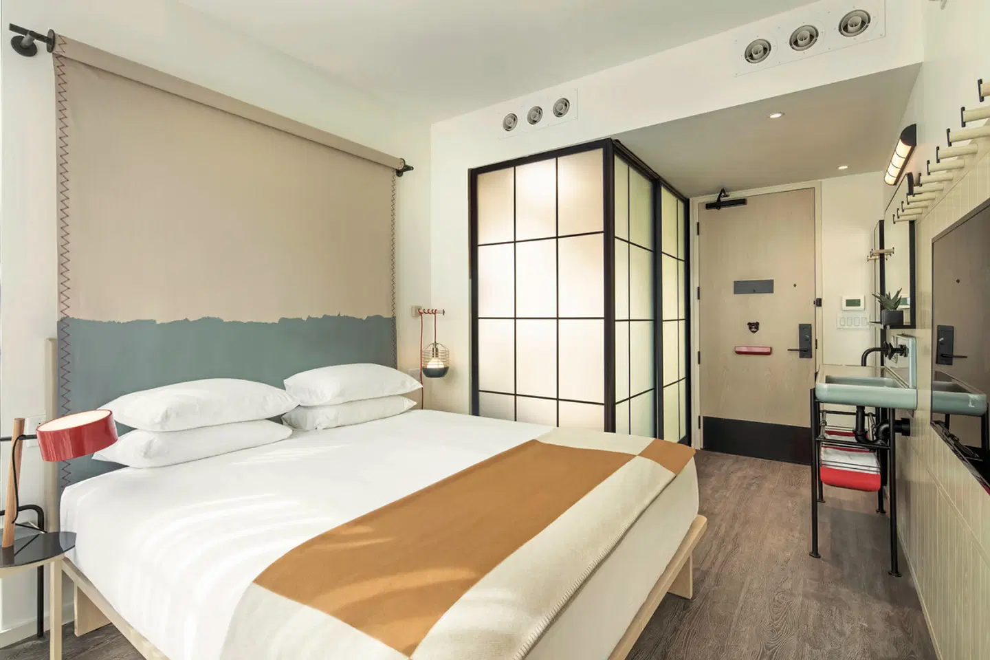 Moxy Chelsea ROOM_EXAMPLE
