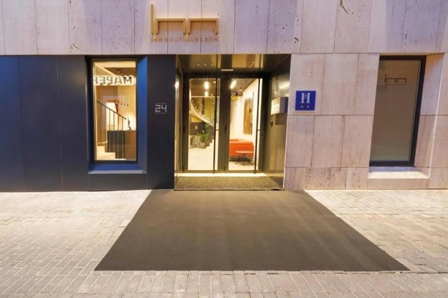 INN BOUTIQUE LEON ROOM_EXAMPLE