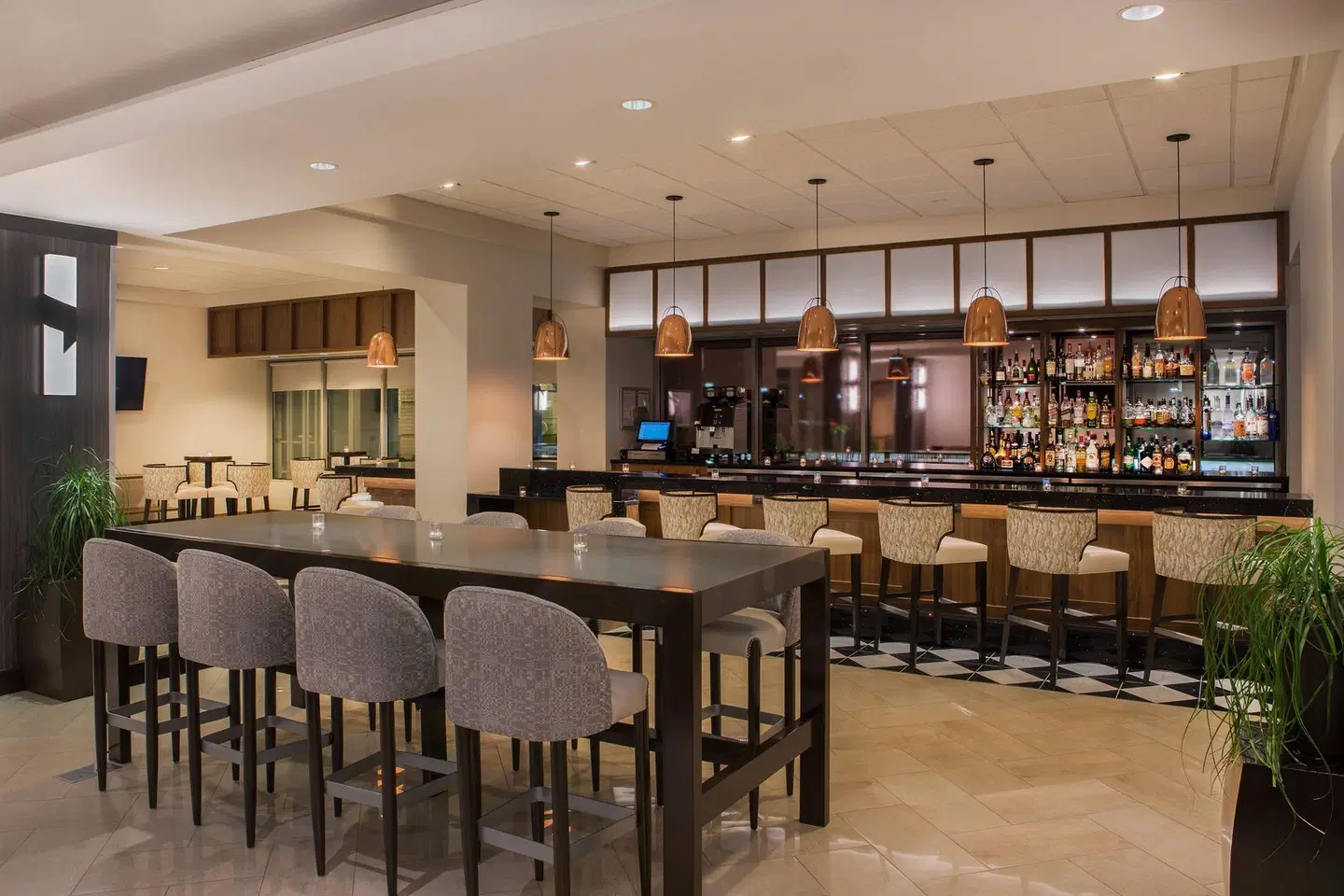 Sheraton Suites Chicago Elk Grove Bar
