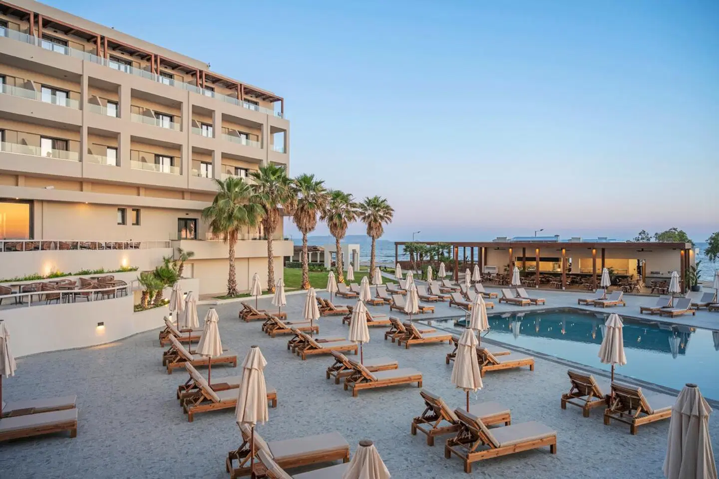 OYA Beach Resort Terrasse