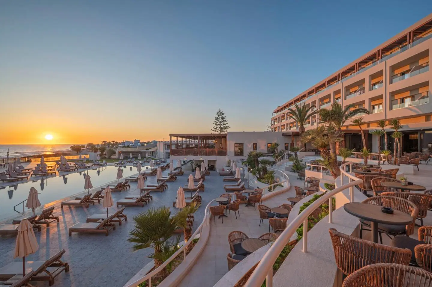 OYA Beach Resort Terrasse