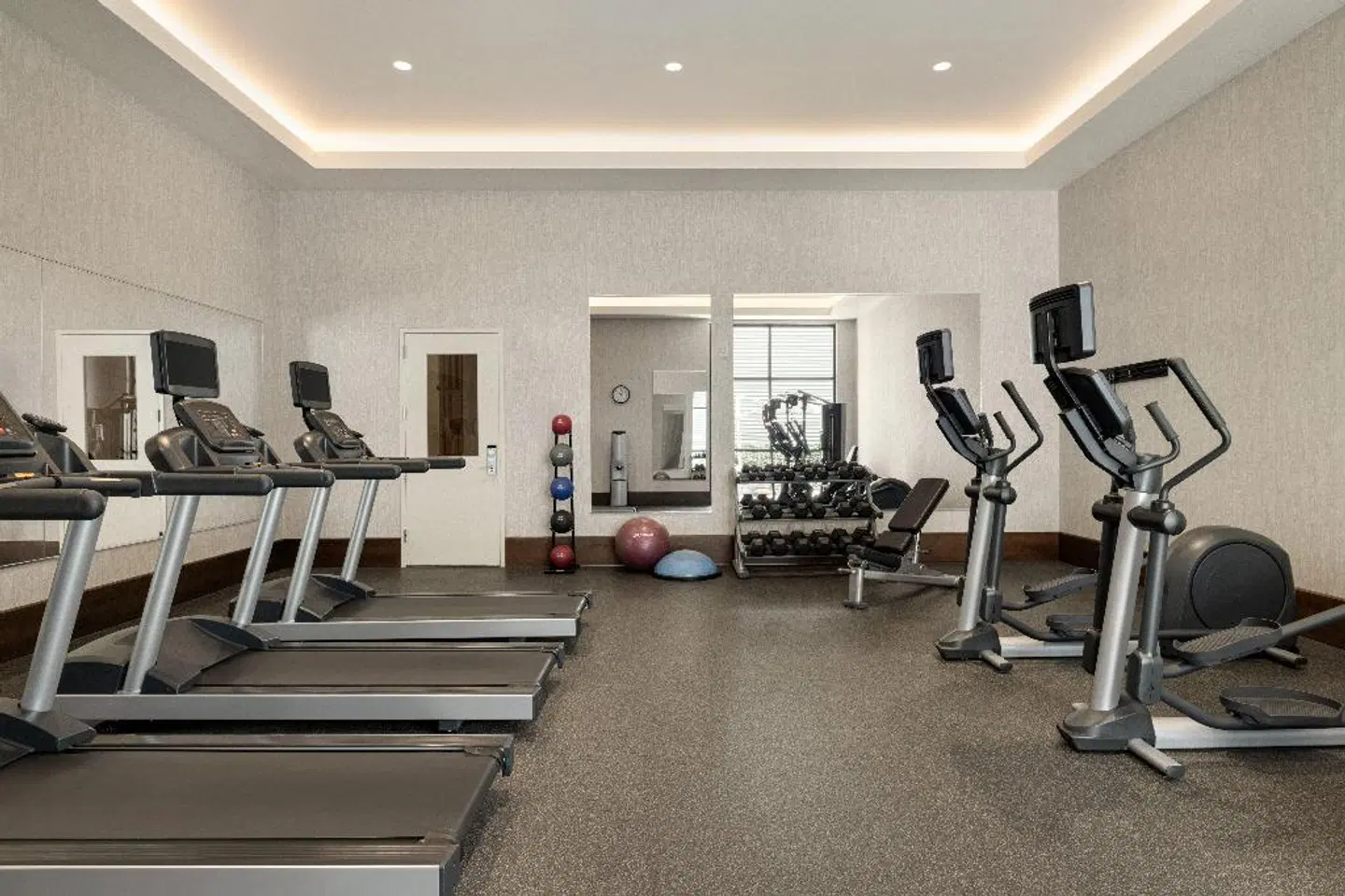 Holiday Inn & Suites Nashville Downtown - Broadway by IHG SPORTS_AND_LEISURE