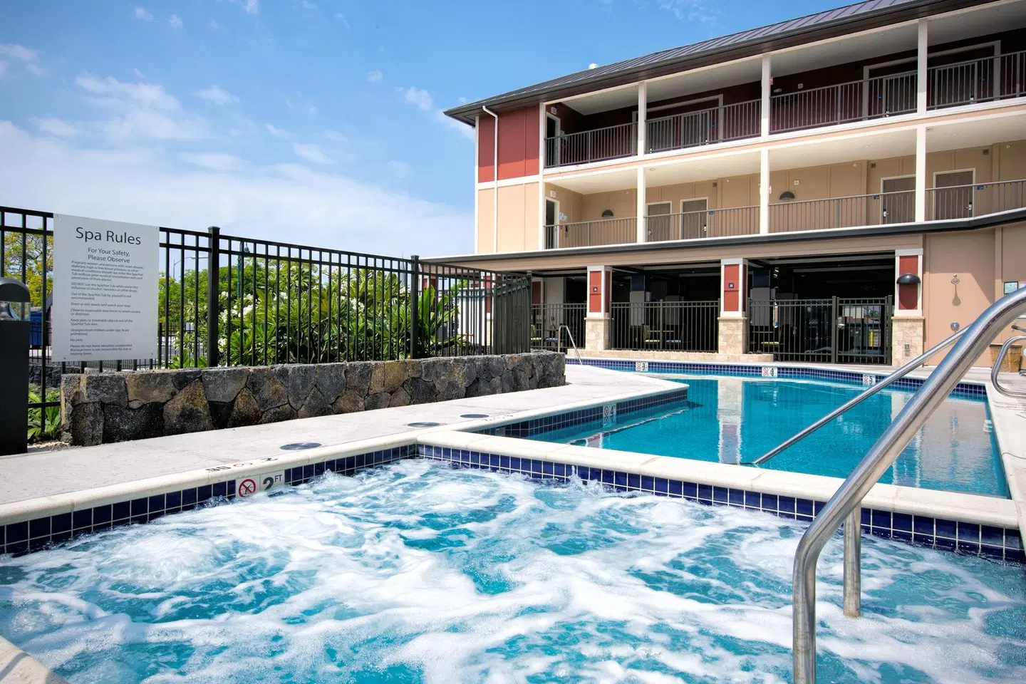 Holiday Inn Express & Suites Kailua-Kona by IHG OUTDOOR_POOL