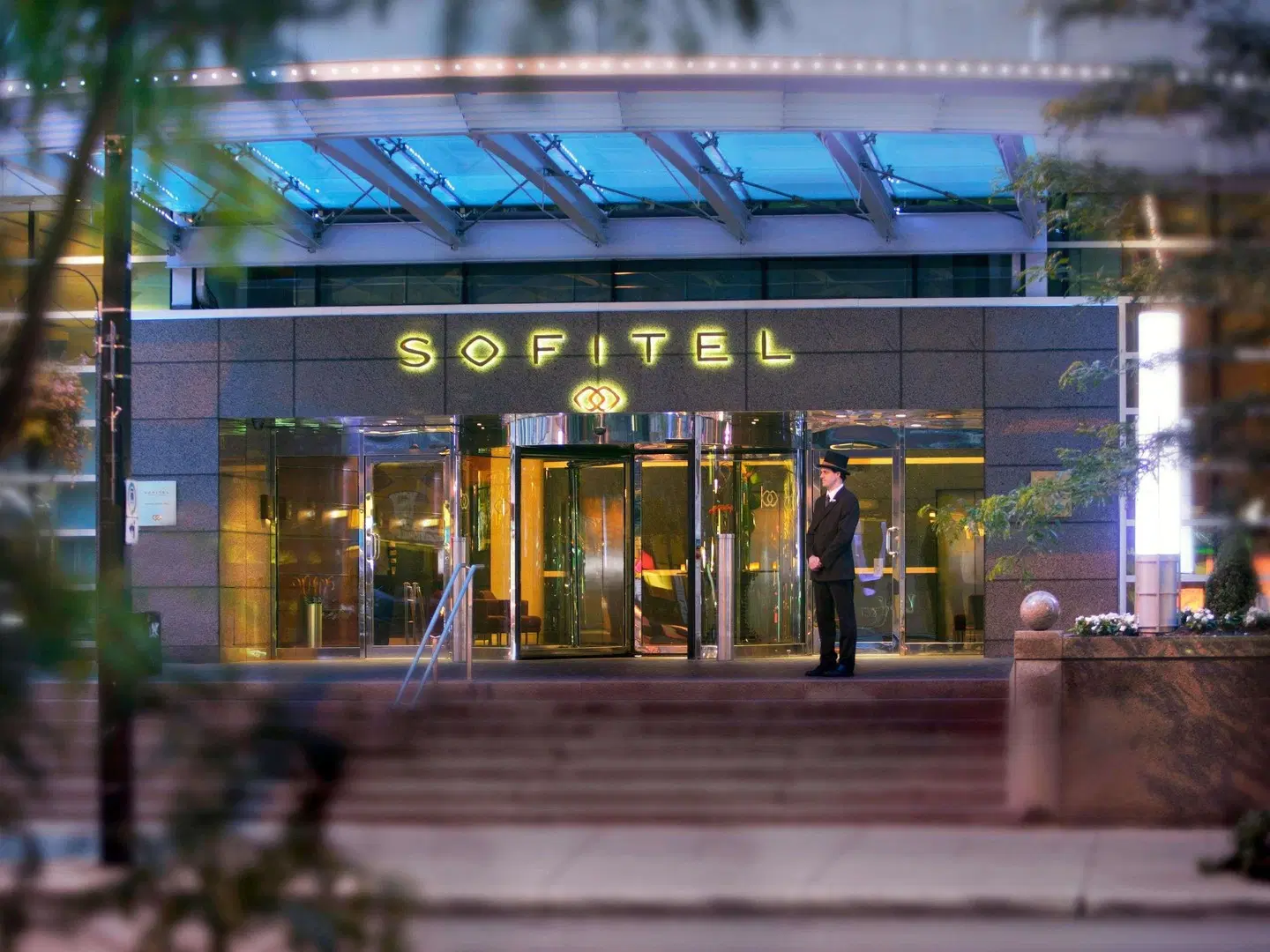 Sofitel Montreal Golden Mile EXTERIOR