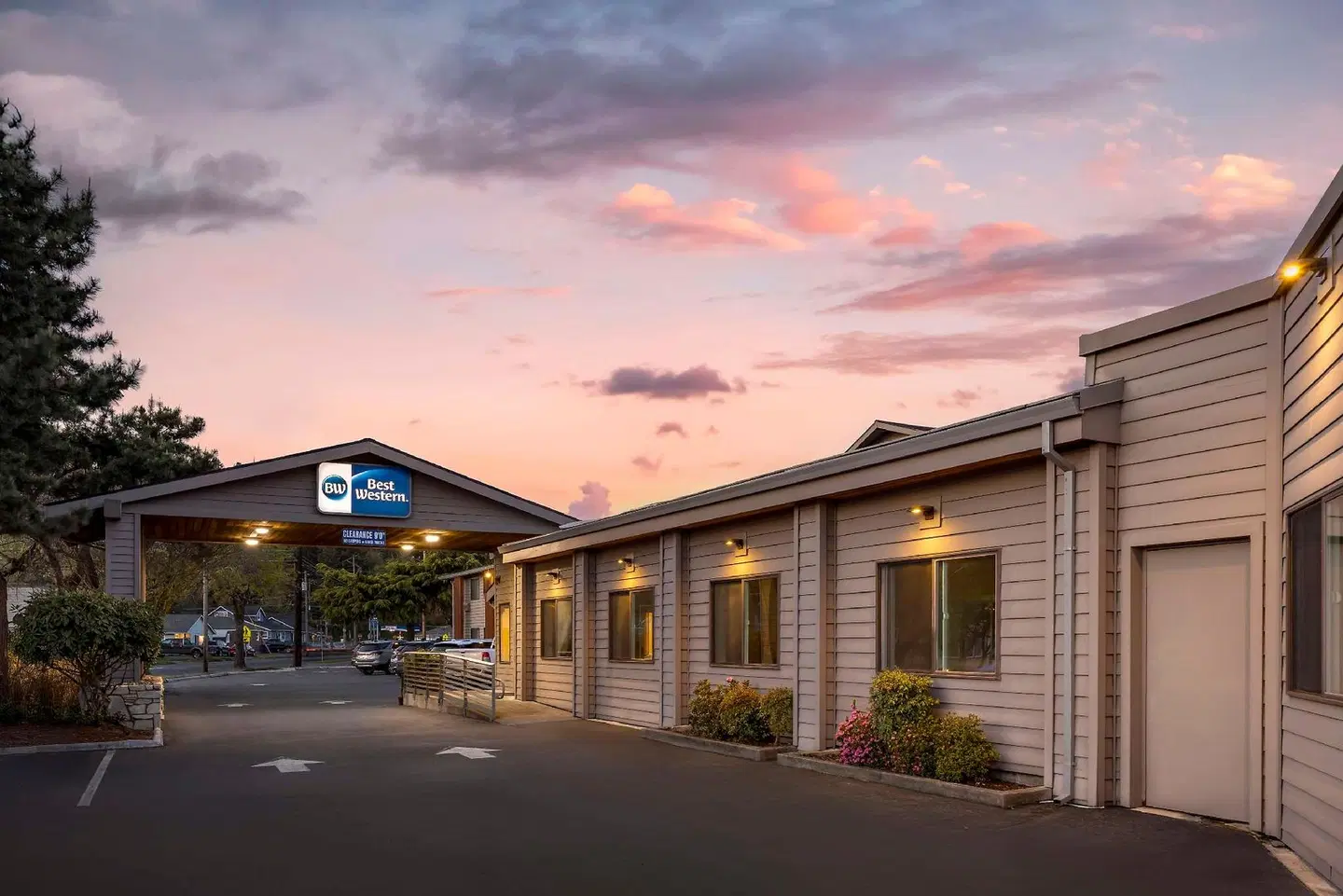 Best Western Aladdin Inn EXTERIOR