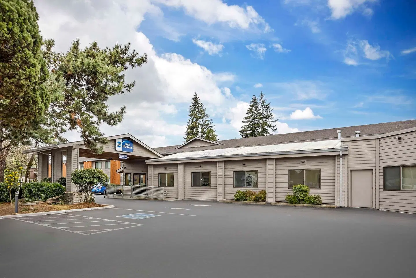 Best Western Aladdin Inn EXTERIOR