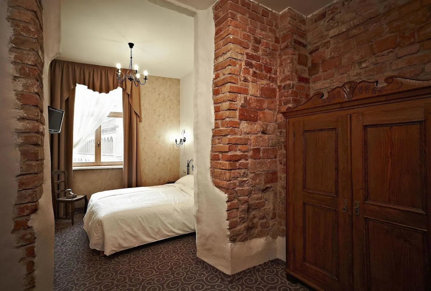 Justus ROOM_EXAMPLE
