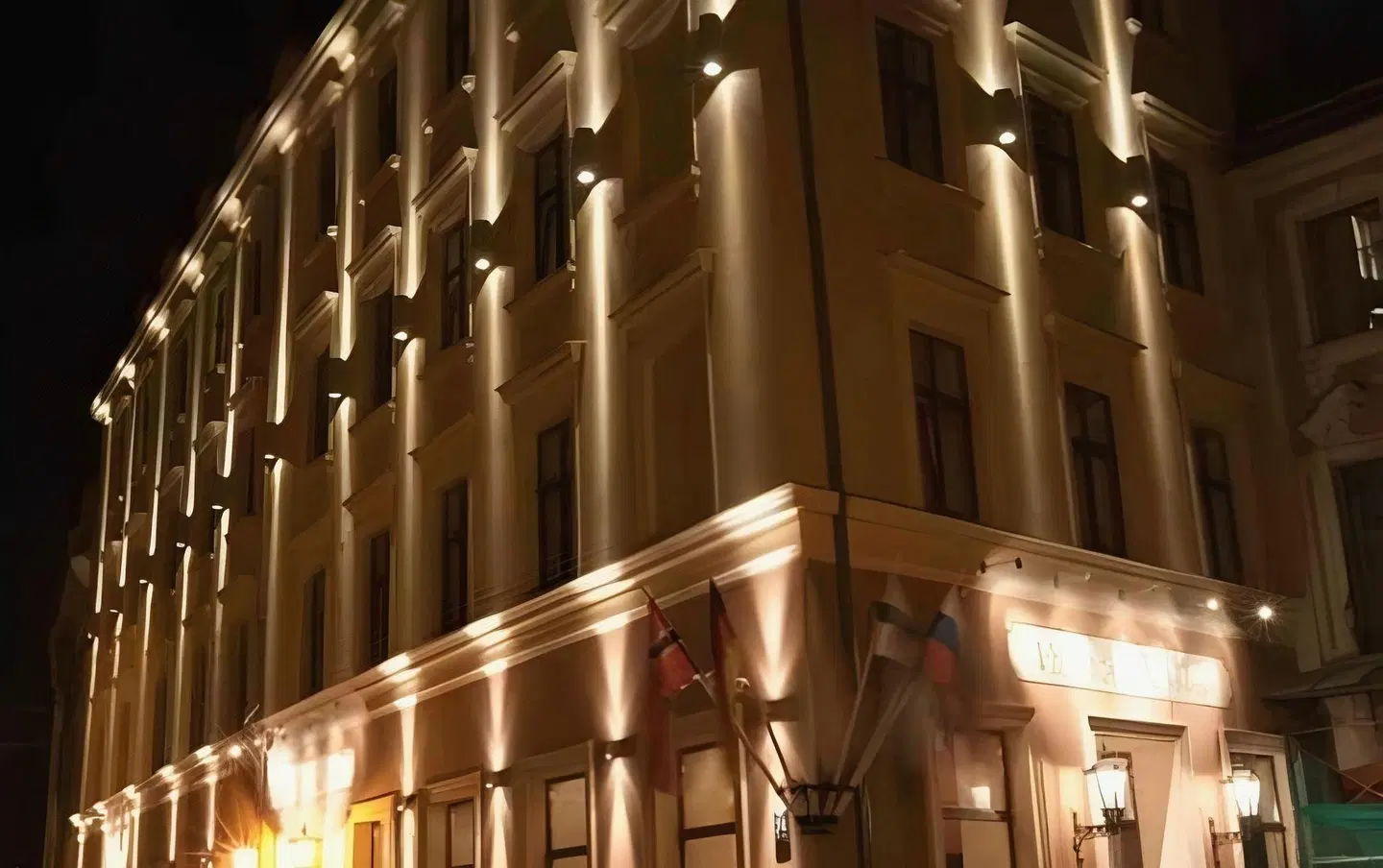 Justus EXTERIOR