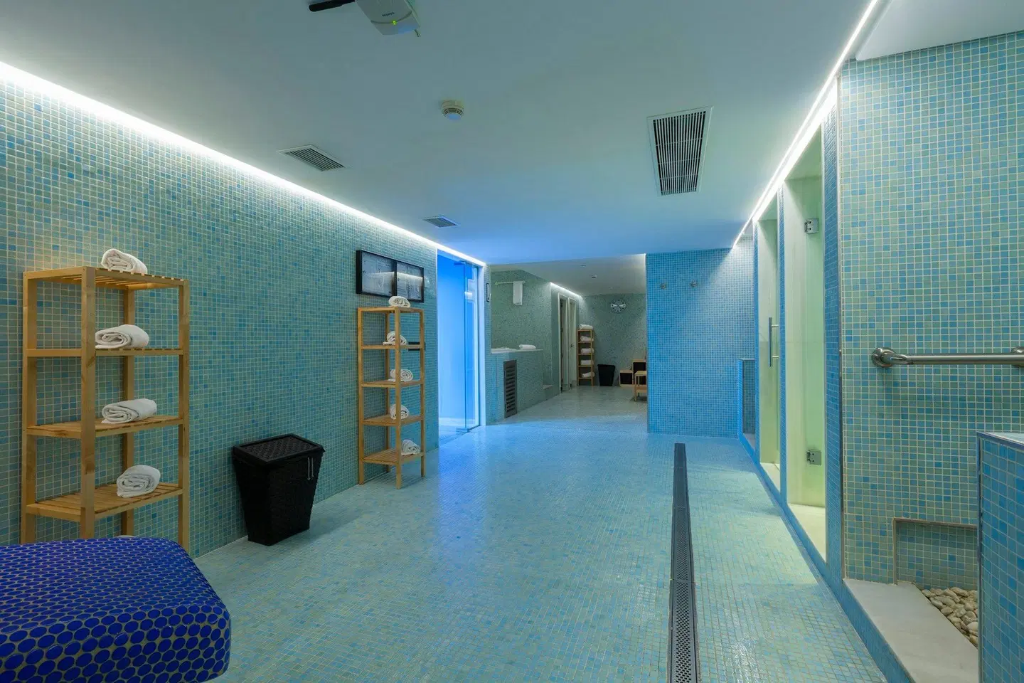 Axor Barajas Hallenbad