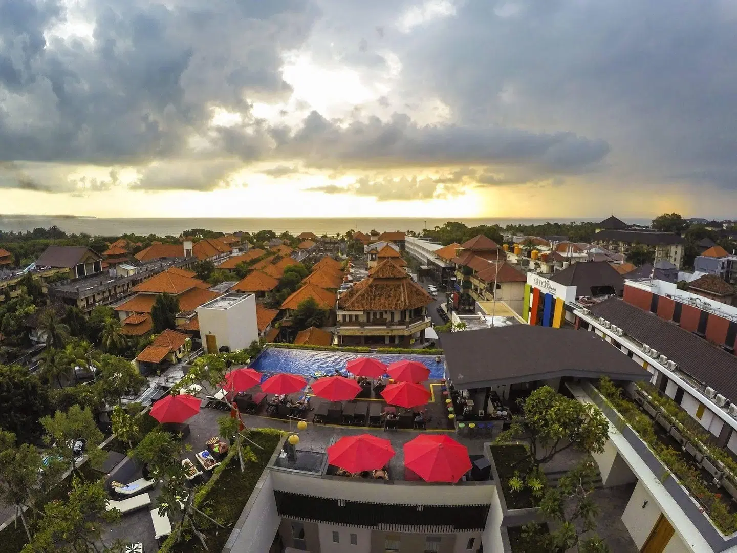 SEVN Legian Hotel Terrasse
