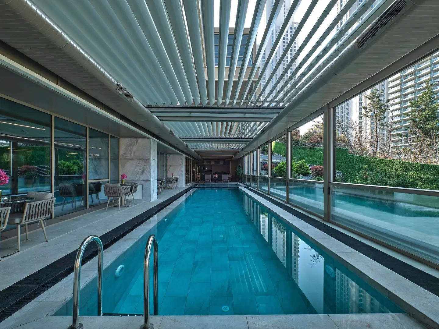 Novotel Istanbul Bomonti Hallenbad