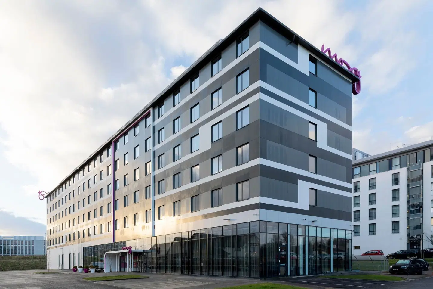 Moxy Aberdeen Airport EXTERIOR