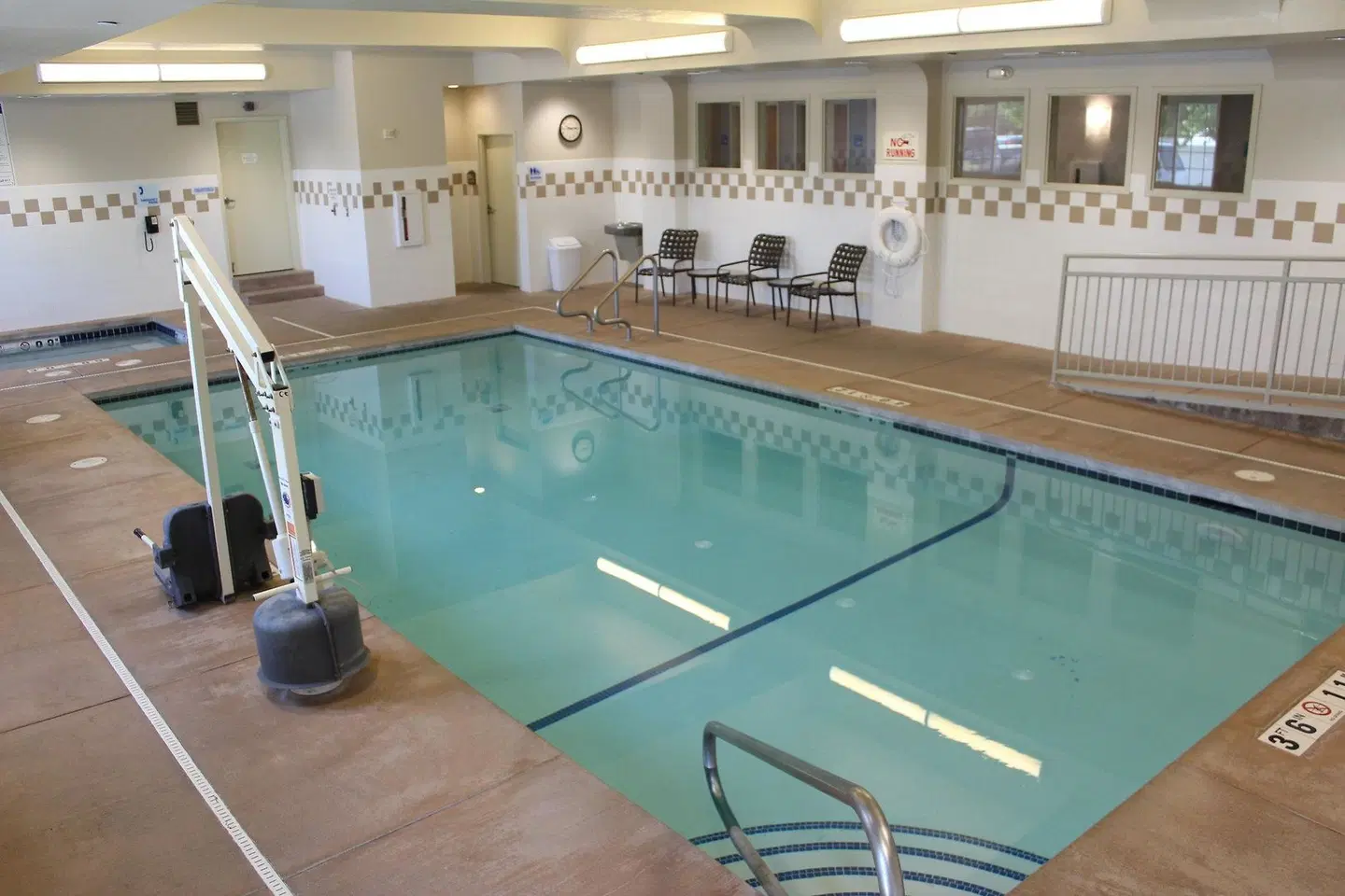 Holiday Inn Express & Suites Cheney by IHG Hallenbad