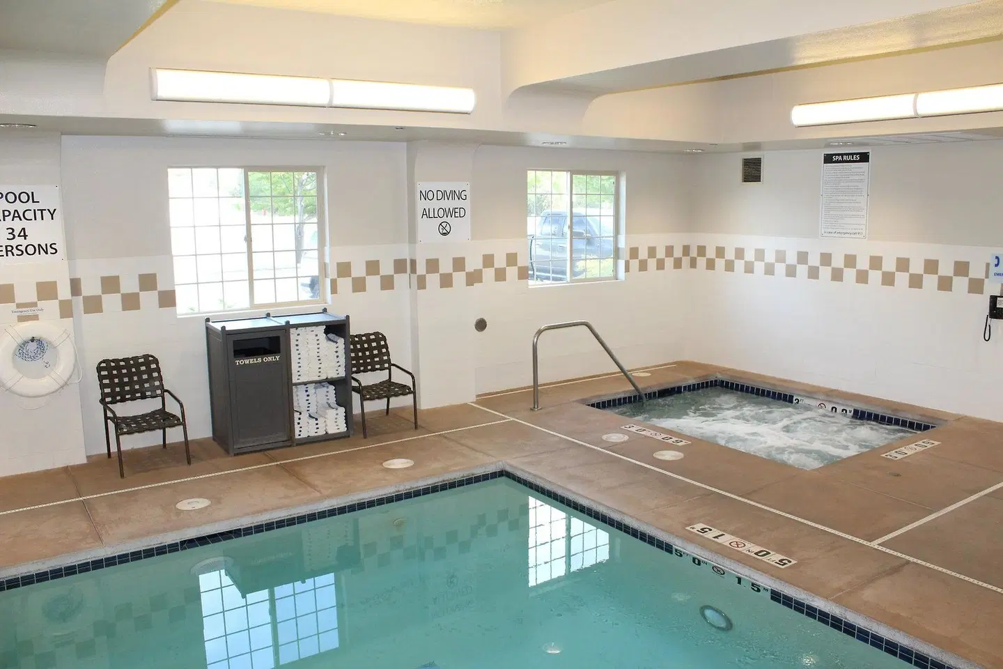 Holiday Inn Express & Suites Cheney by IHG Hallenbad