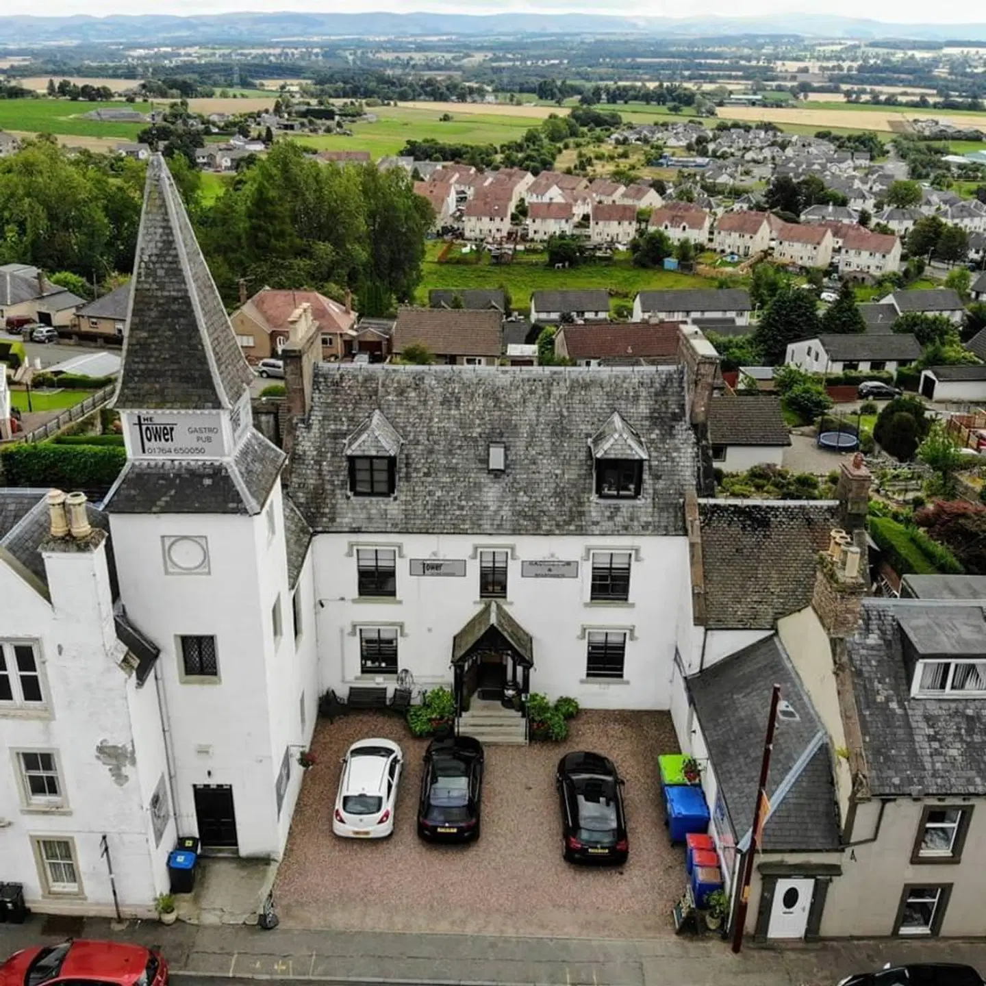 The Tower Gastro Pub & Apartments EXTERIOR