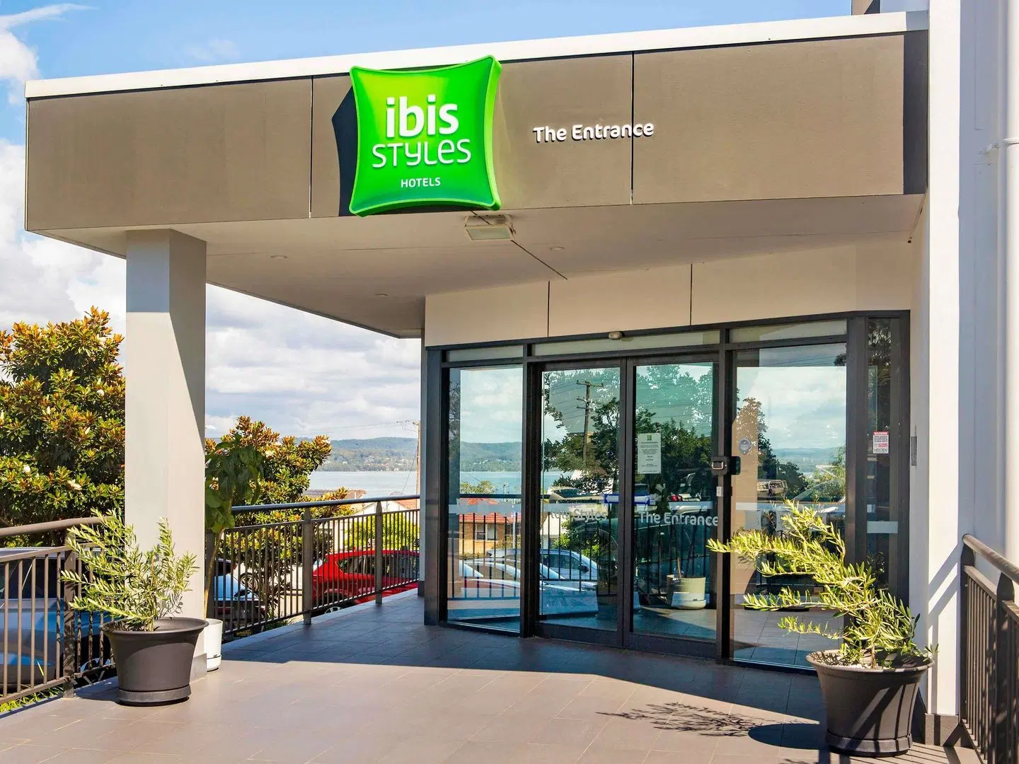 ibis Styles The Entrance EXTERIOR