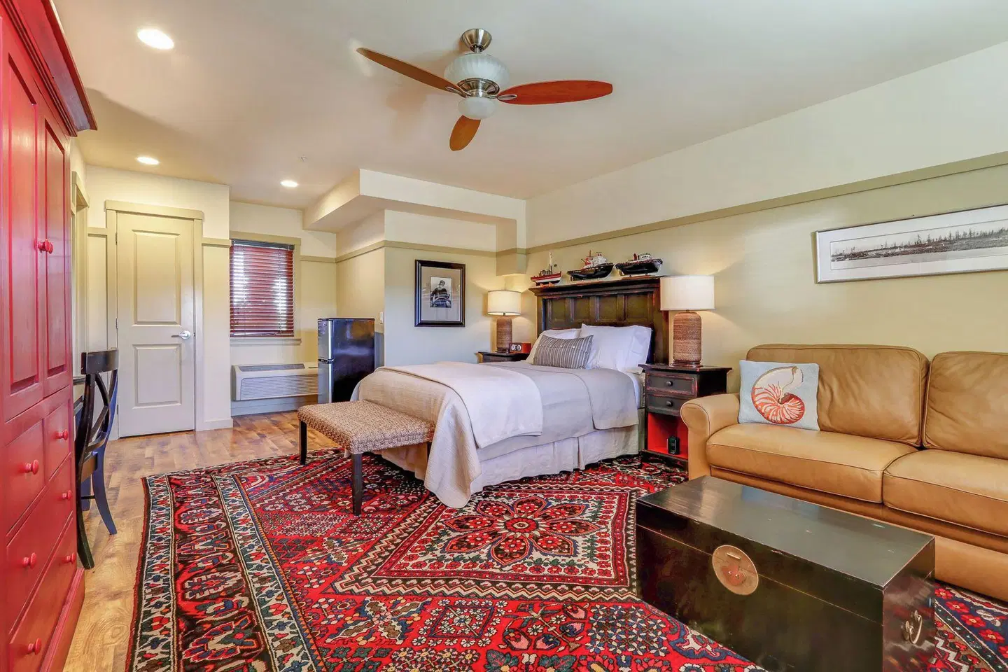 The Eagle Harbor Inn ROOM_EXAMPLE