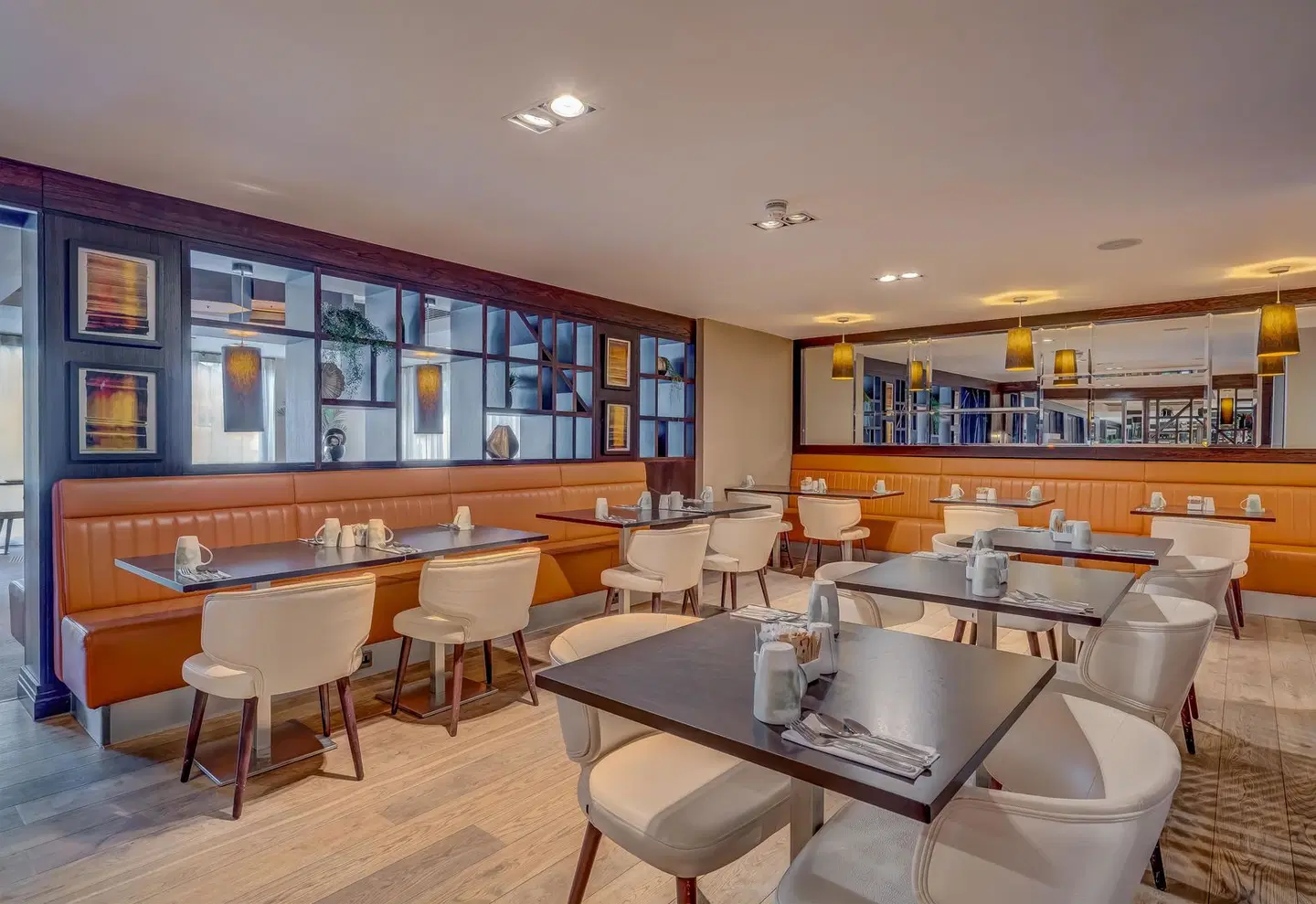 DoubleTree by Hilton Hotel London - Ealing Bar