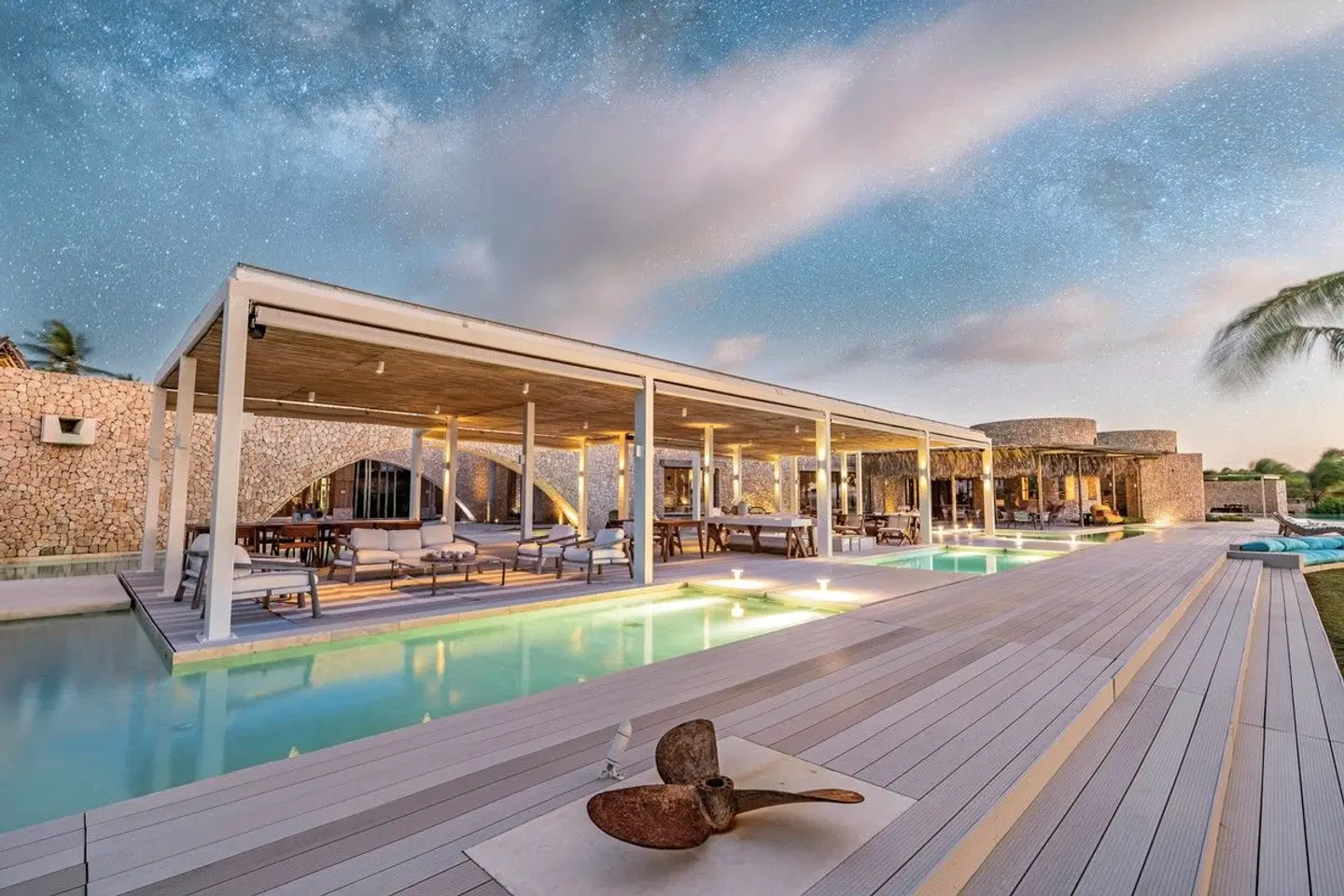 Miavana OUTDOOR_POOL