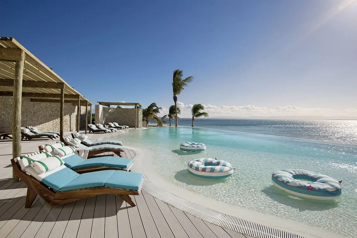 Miavana OUTDOOR_POOL