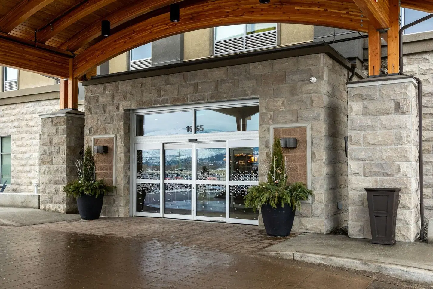 Four Points by Sheraton Kelowna Airport EXTERIOR
