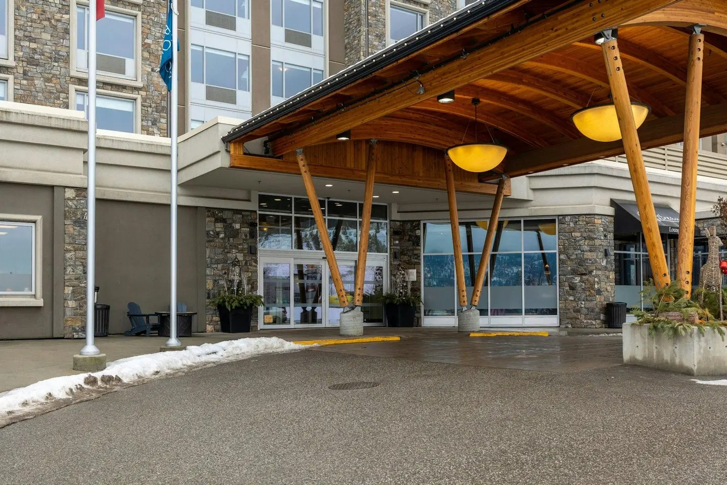 Four Points by Sheraton Kelowna Airport EXTERIOR