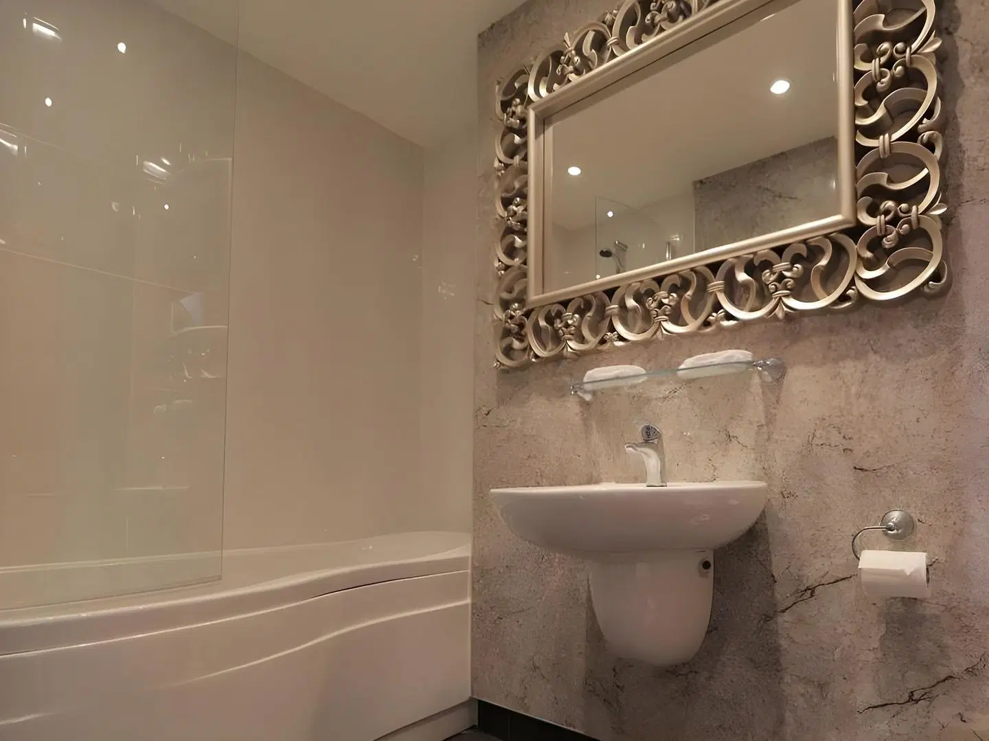 St Magnus Bay Hotel Badezimmer