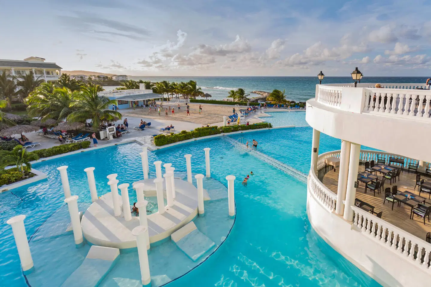Grand Palladium Lady Hamilton Resort & Spa OUTDOOR_POOL