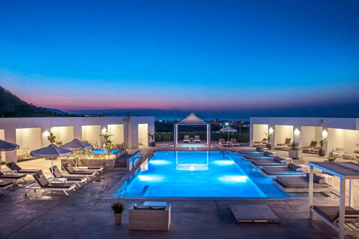 Matheo Villas & Suites OUTDOOR_POOL