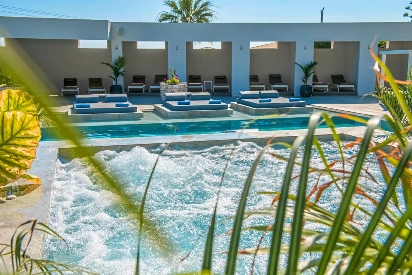 Matheo Villas & Suites OUTDOOR_POOL