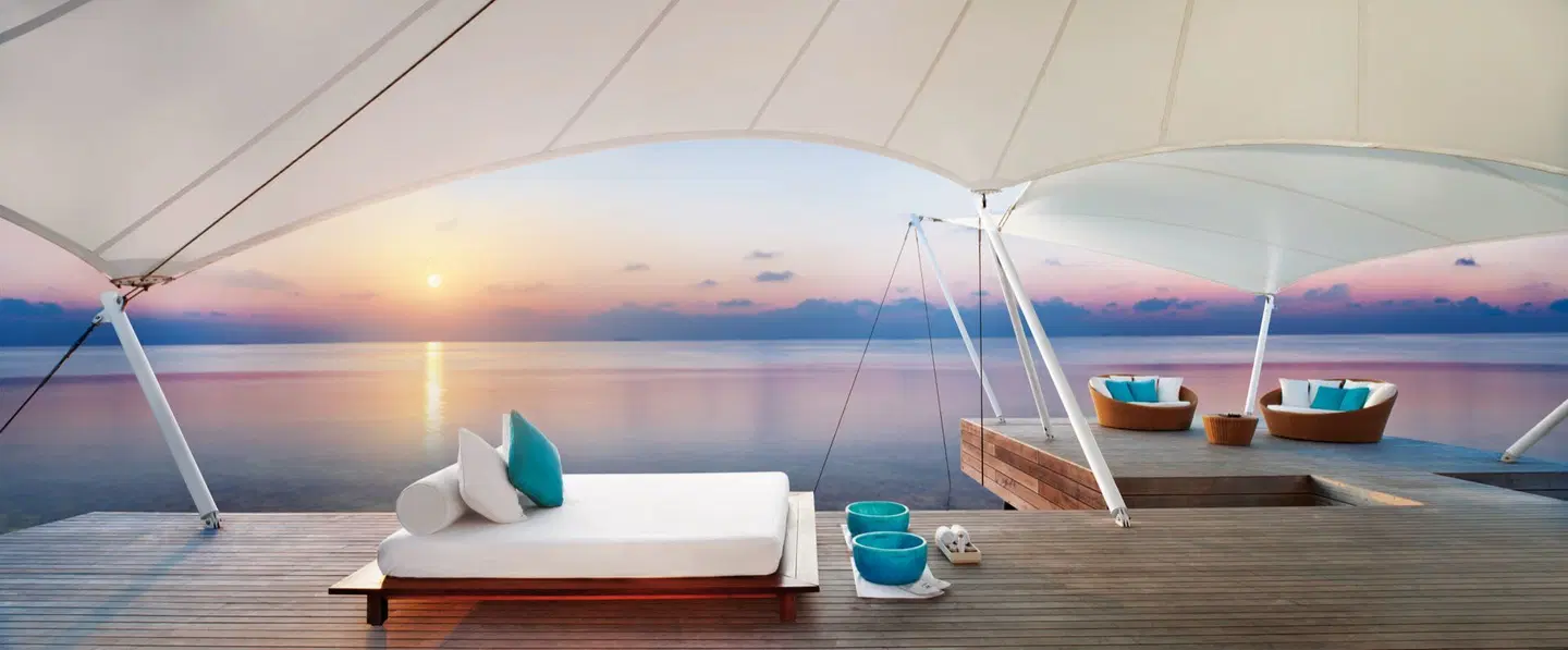 W Maldives Hallenbad