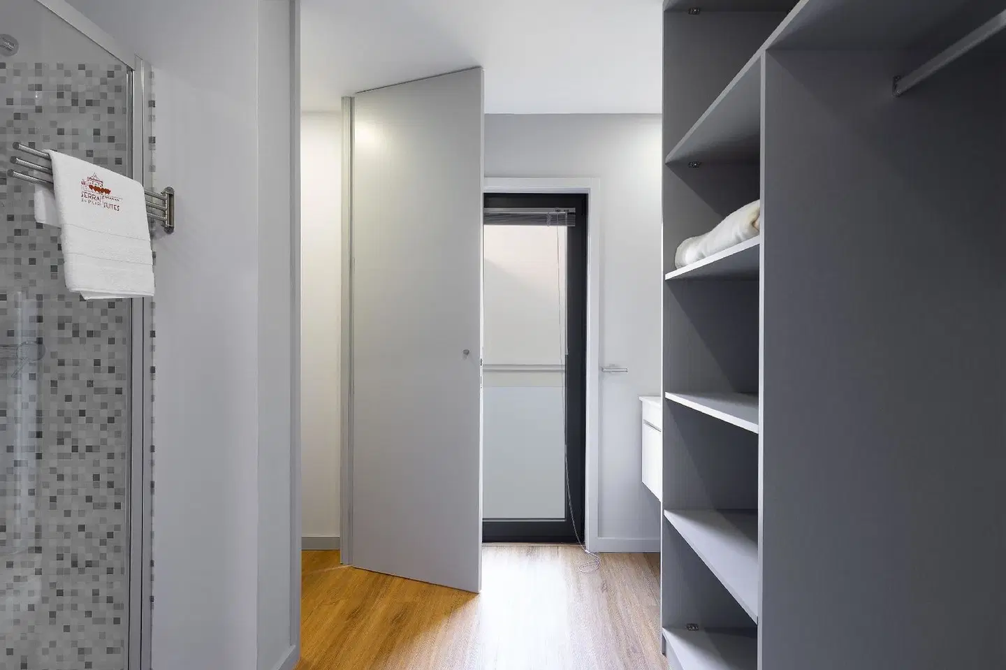 Serra do Pilar Porto Suites ROOM_EXAMPLE