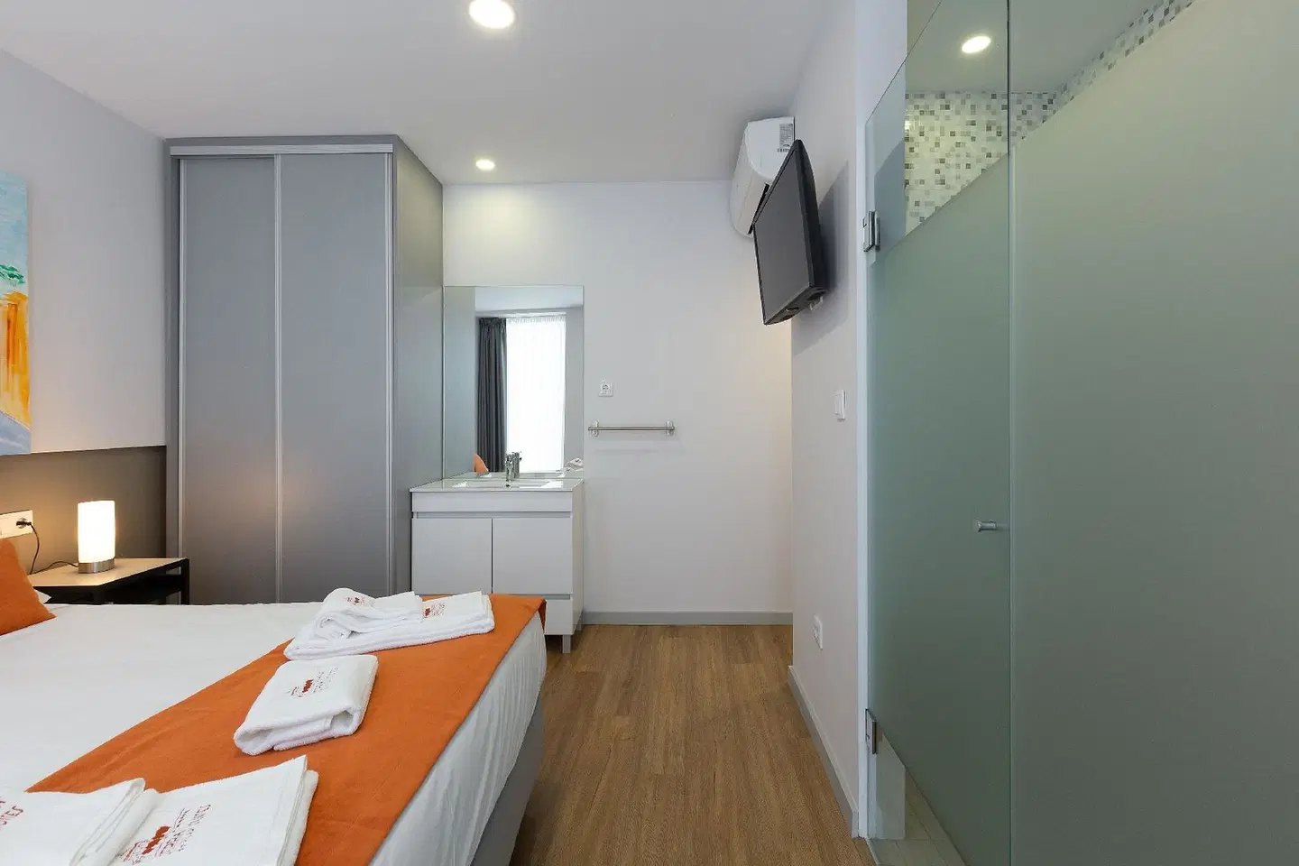 Serra do Pilar Porto Suites Badezimmer
