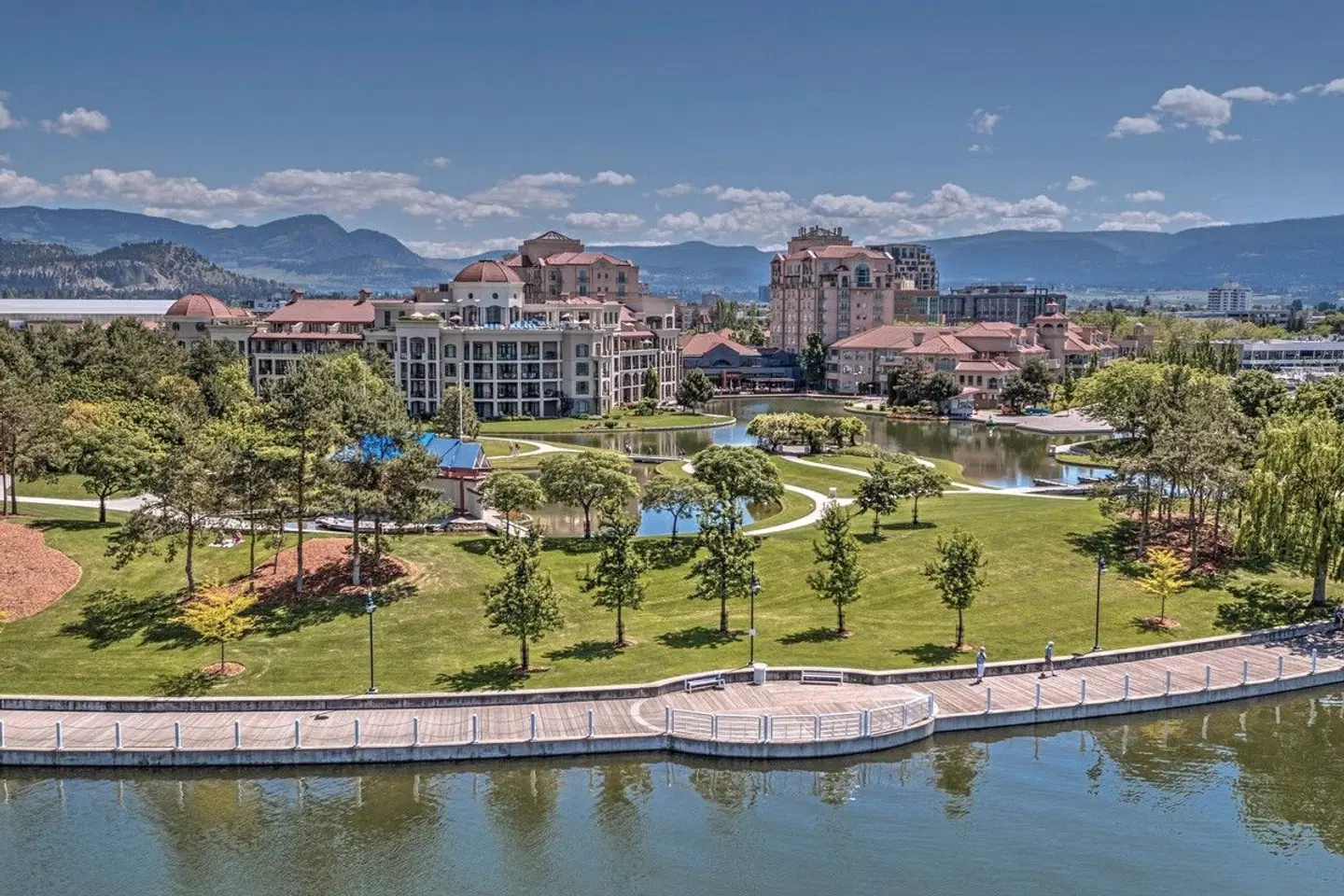 Delta Hotels by Marriott Grand Okanagan Resort EXTERIOR