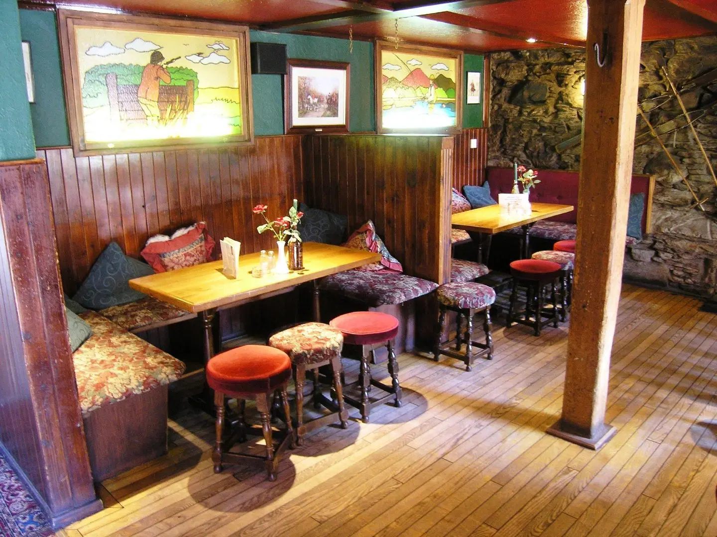 The Moulin Hotel Bar
