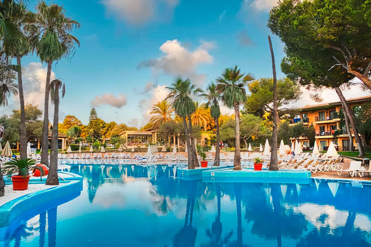 Caprice Vell Mari Hotel & Resort OUTDOOR_POOL