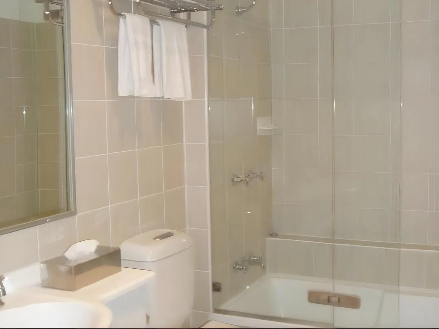 Carlyle Suites & Apartments Badezimmer