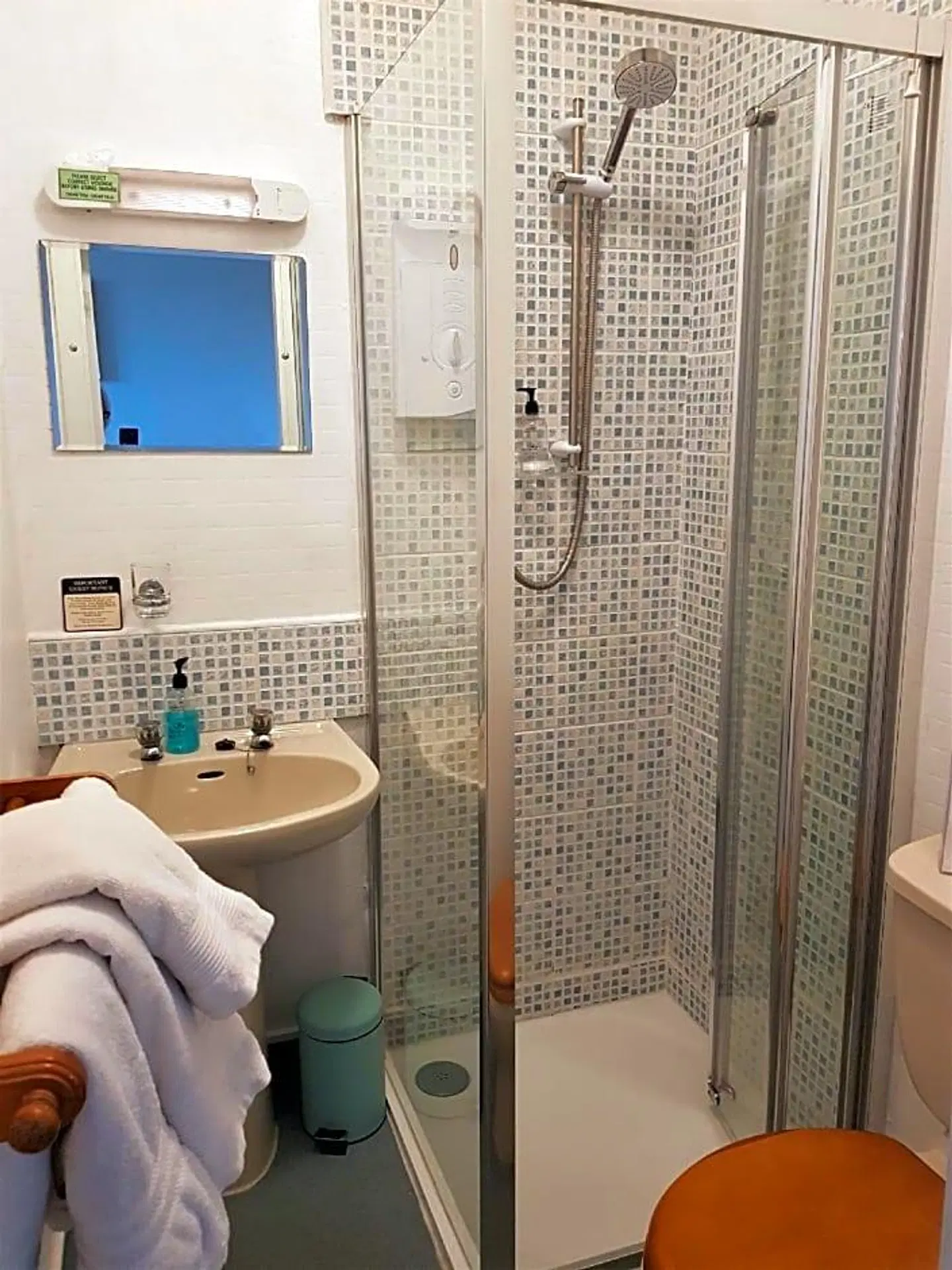 Cedar Villa Guest House - B&B Badezimmer