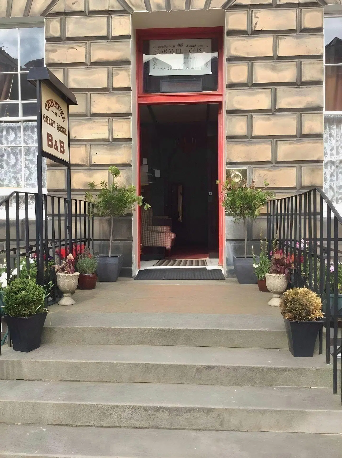 Caravel Guest House EXTERIOR