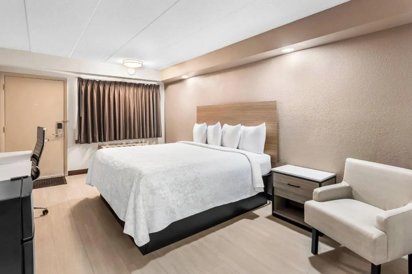 Red Roof PLUS+ Chicago - Hoffman Estates ROOM_EXAMPLE