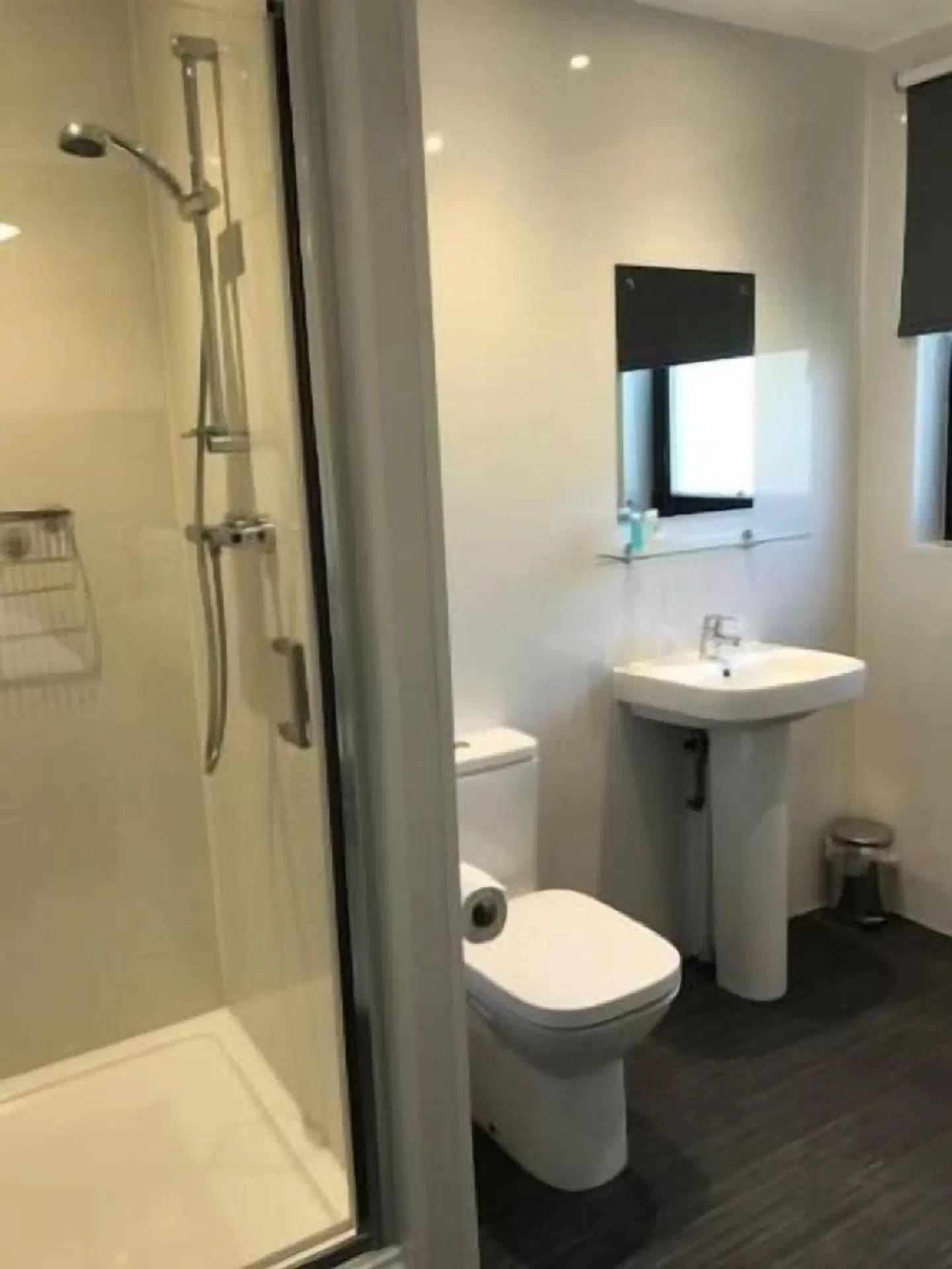 Premier Lodge Badezimmer